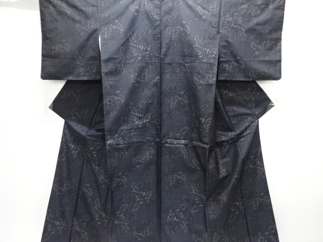 草葉模様織り出し本場泥大島紬着物